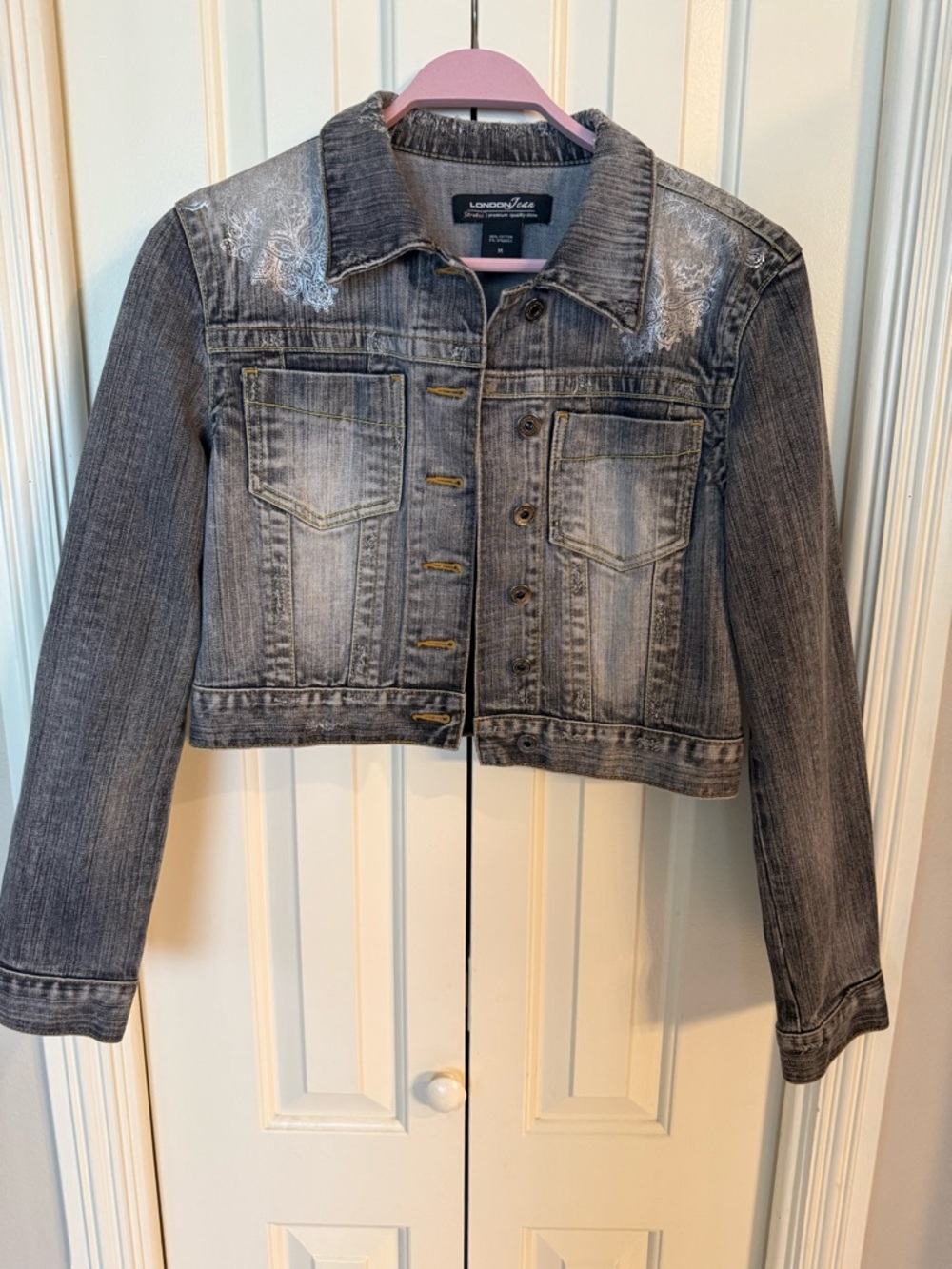 LONDONJEAN Gray Washed Cropped Denim Jacket with White Shoulder Embroidery